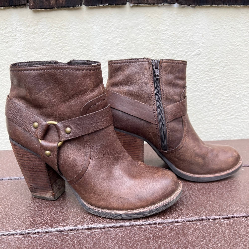 Brown Kork Ease stacked heel harness short brown boots